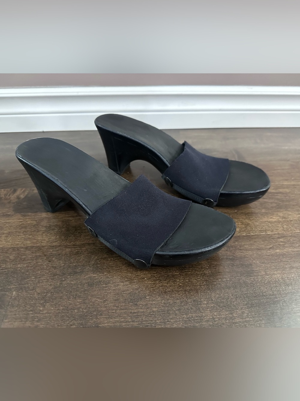 Onesole Traveler Soft Step Block Heell Shoes with 3 interchangeable straps
